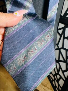 Blue Mountain Blue,Navy & Purple Floral and Stripes tones. GUC